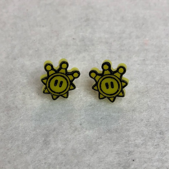 Super Mario Shine Sprite Stud Earrings - Picture 2 of 3